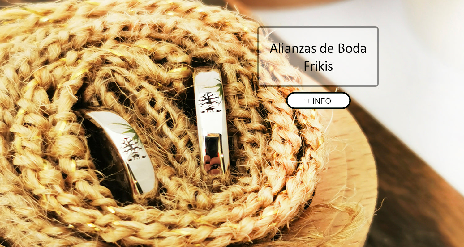 Dos alianzas de boda frikis. Joyas artesanales originales creados por la joyera Lydia Ramos Joyas.