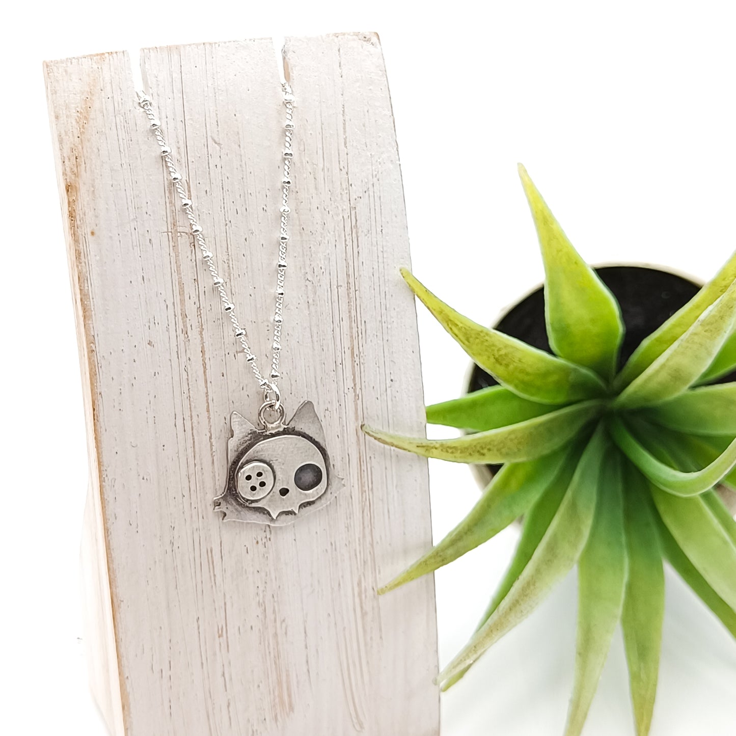 Colgante Calavera Gato Botón - Plata de ley - Mundos Góticos