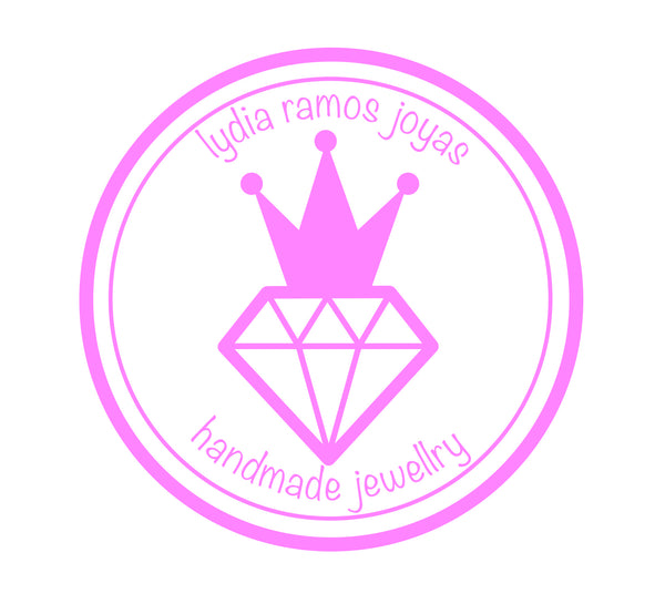 Logo de Lydia Ramos Joyas, creadora de joyas artesanales originales como colgantes y anillos.