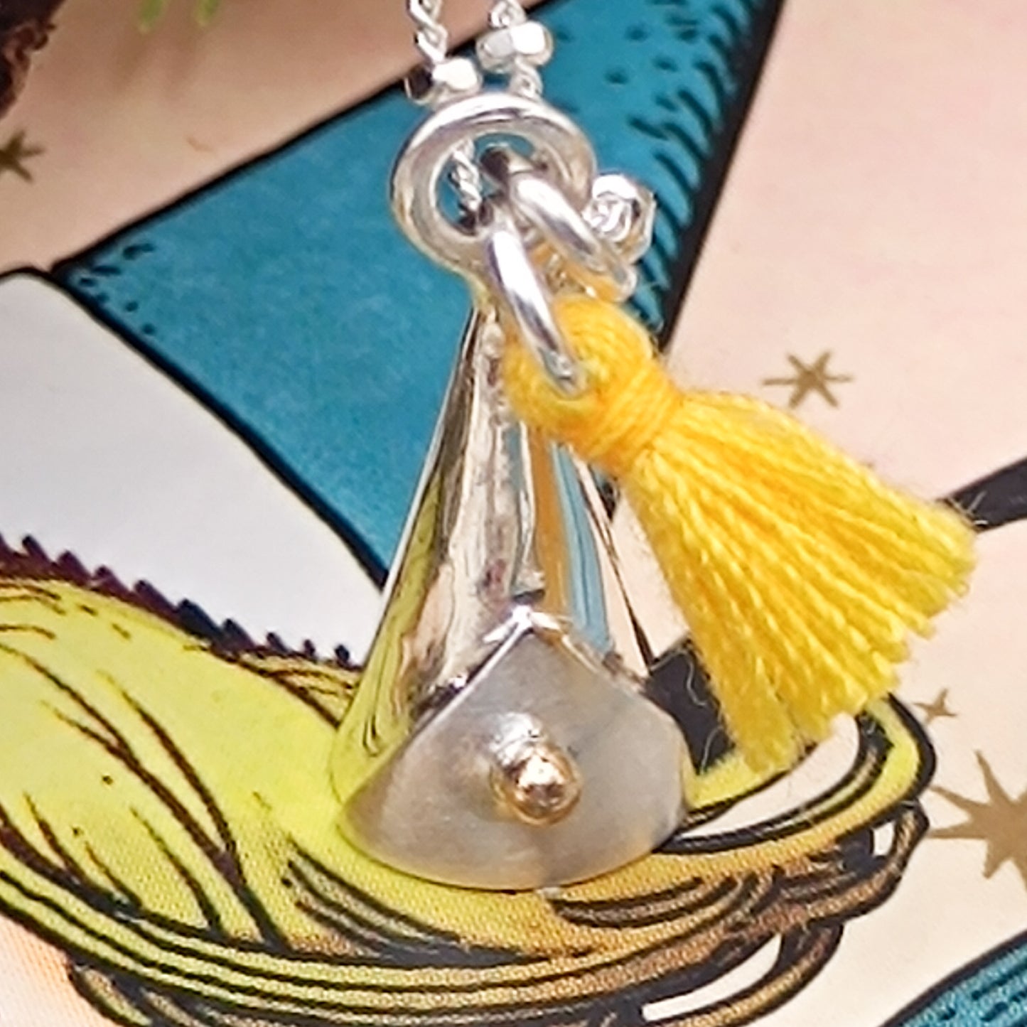 Colgante Sombrero Mágico — Edición Artesanal
